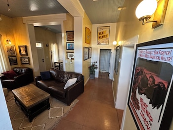 painted lady bed and brew