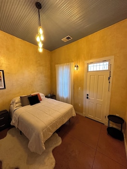 painted lady bed and brew