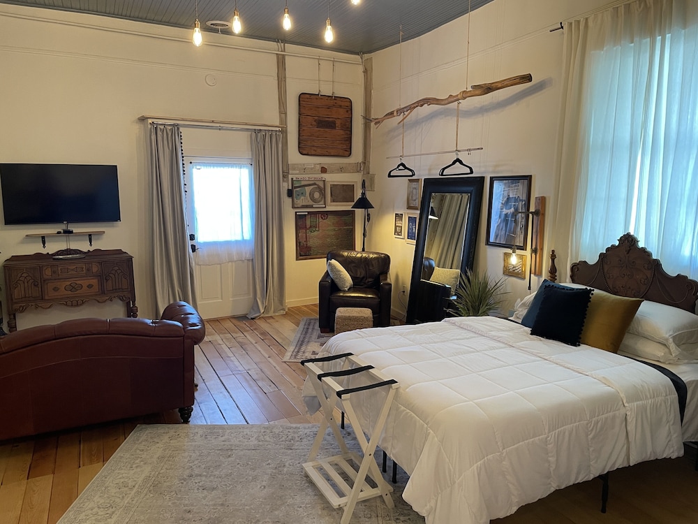 painted lady bed and brew