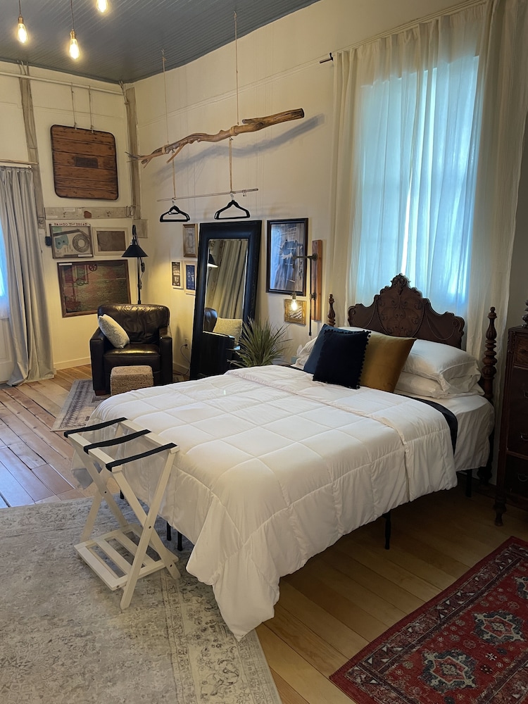 painted lady bed and brew