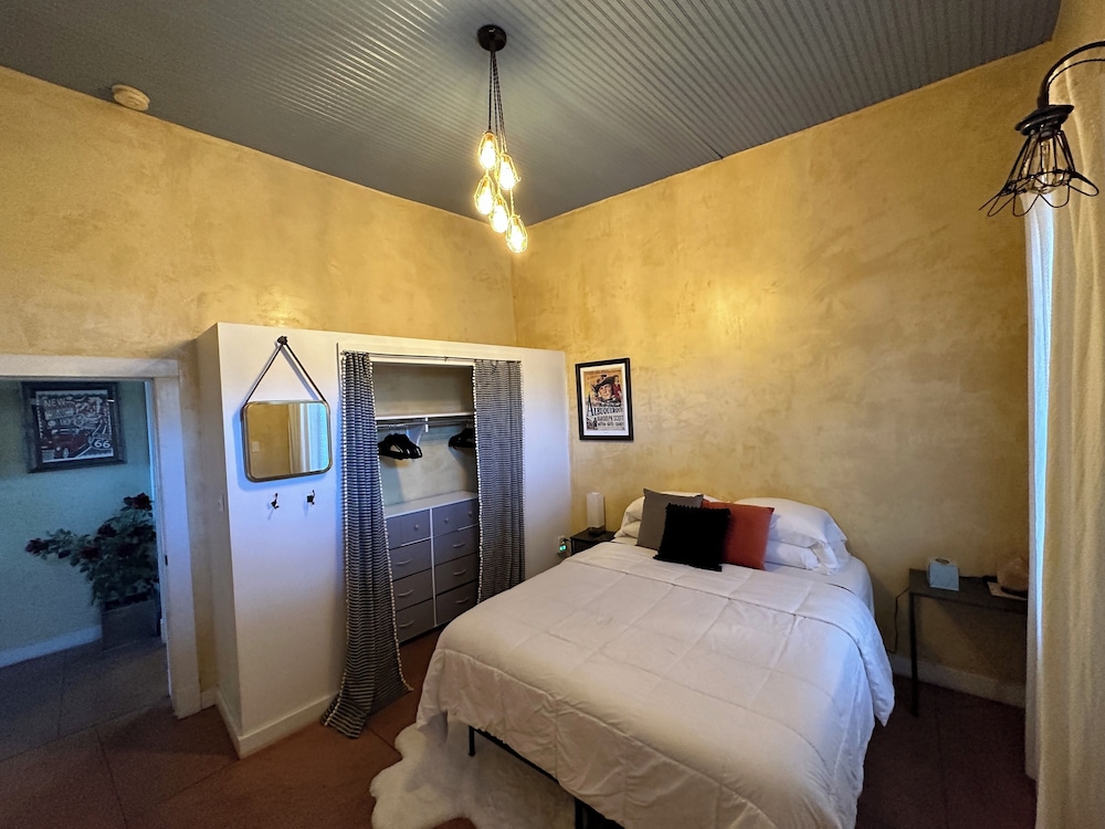 painted lady bed and brew