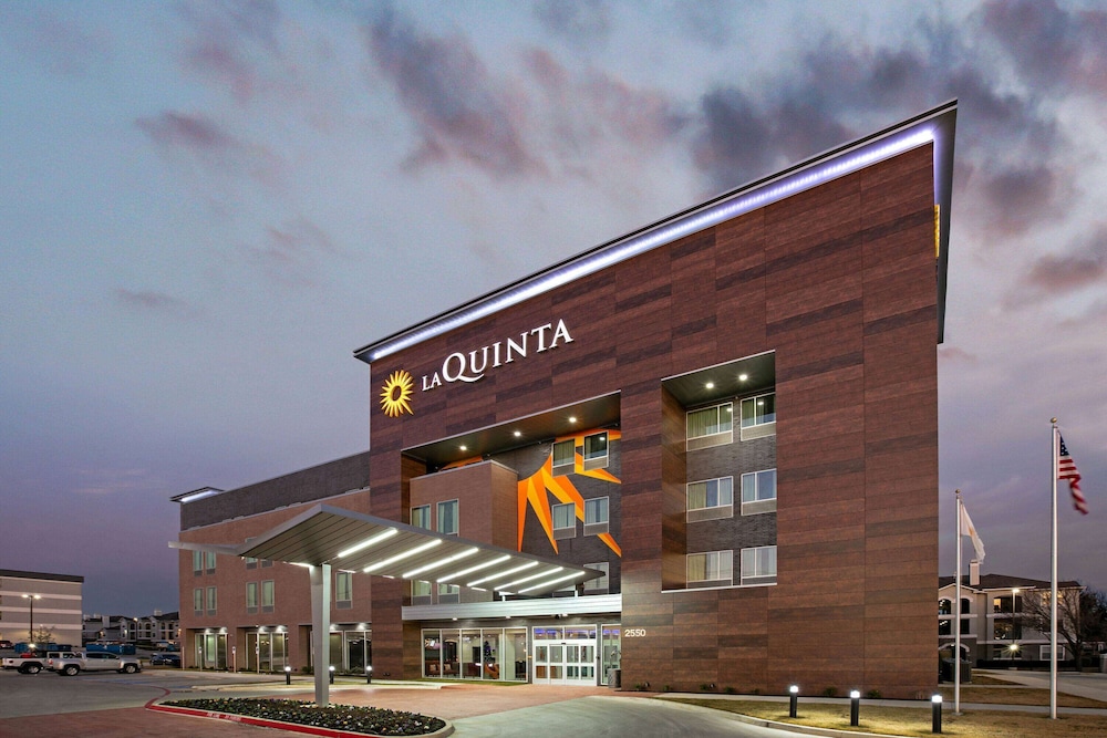 la quinta inn and suites by wyndham dfw west glade parks