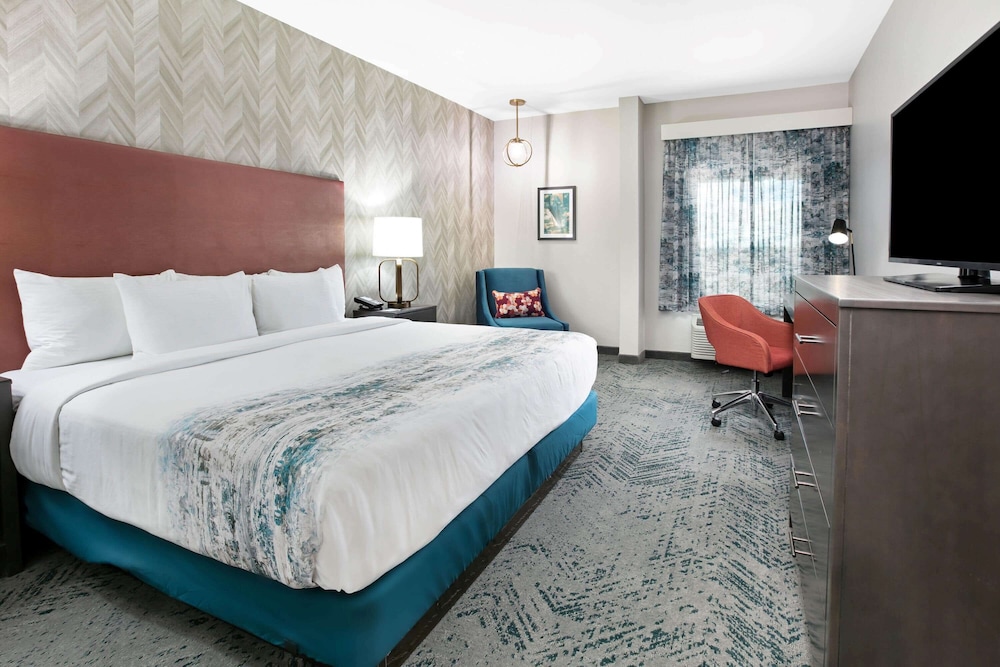 la quinta inn and suites by wyndham dfw west glade parks