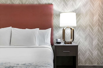 la quinta inn and suites by wyndham dfw west glade parks