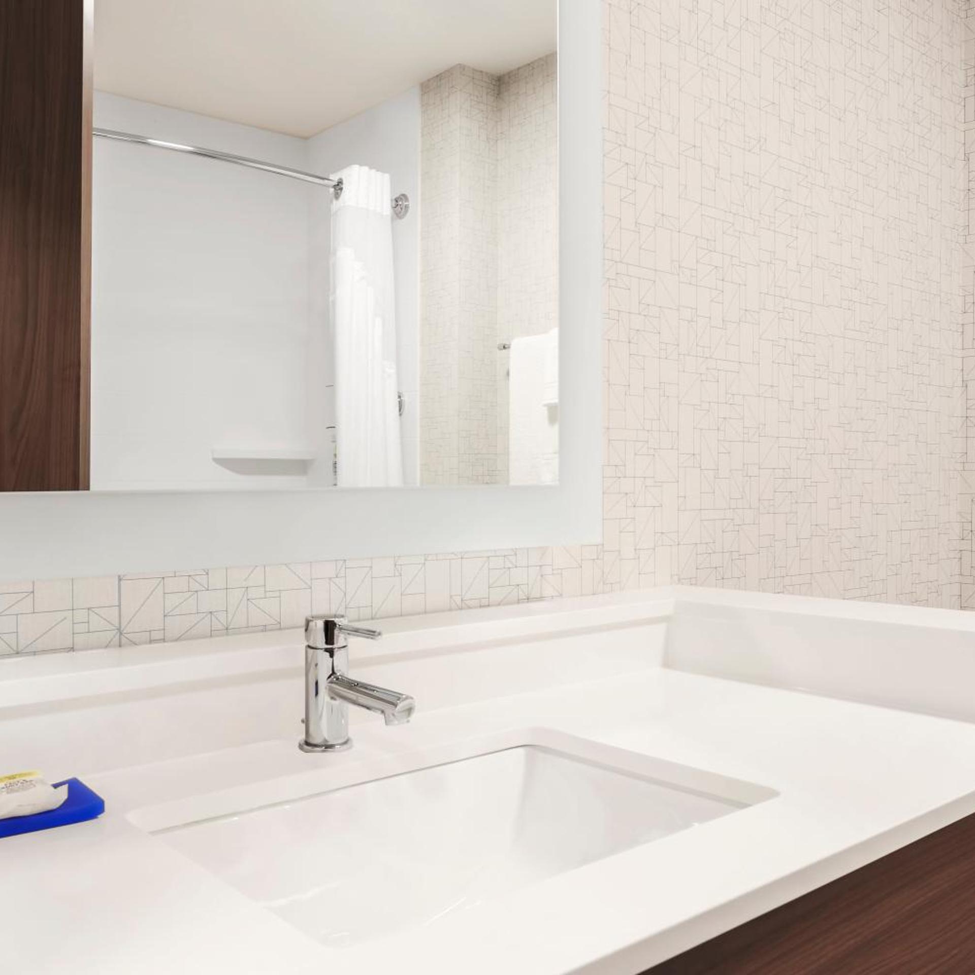 hol inn exp and suites chicago ohare airport