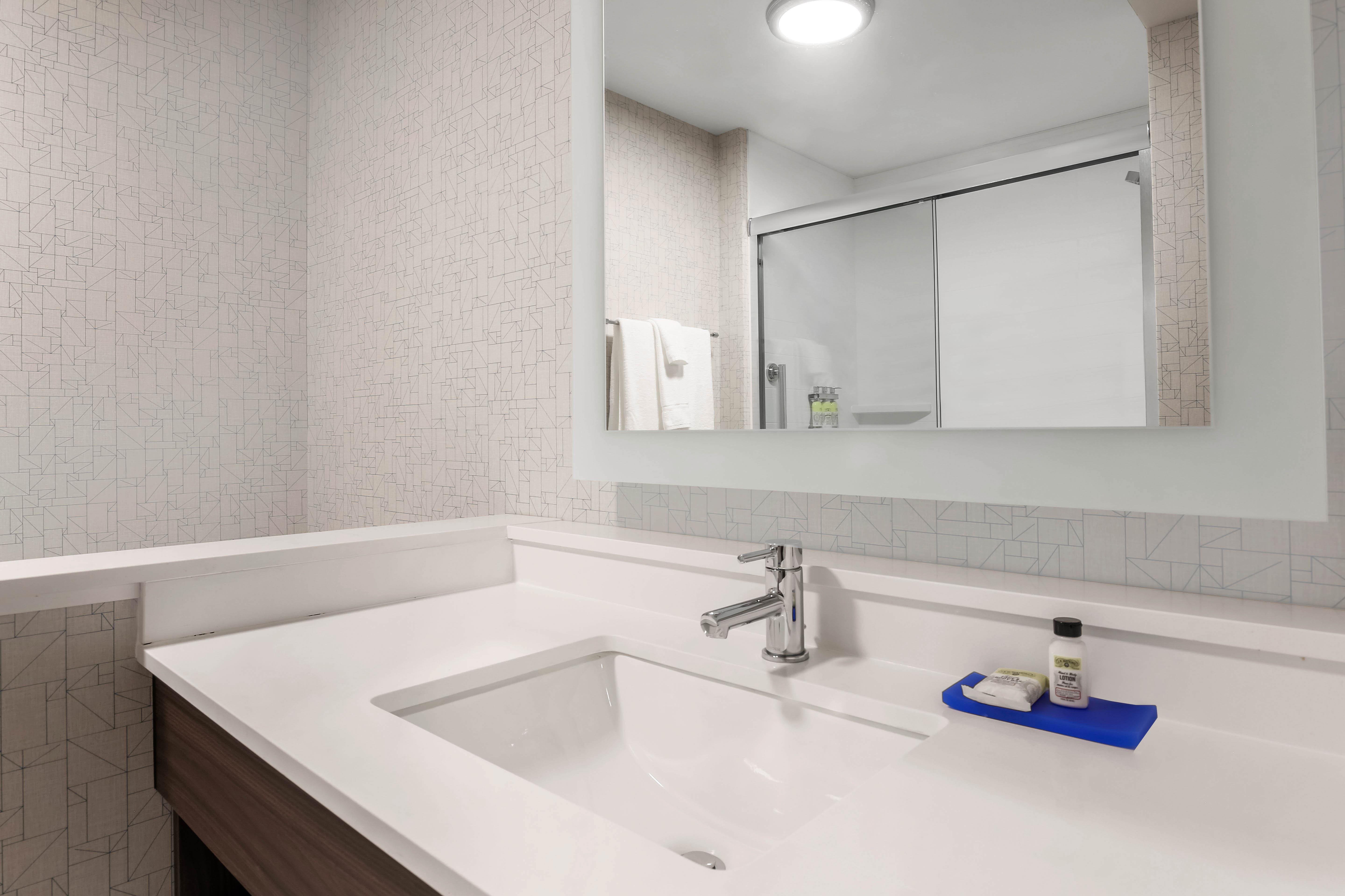 hol inn exp and suites chicago ohare airport