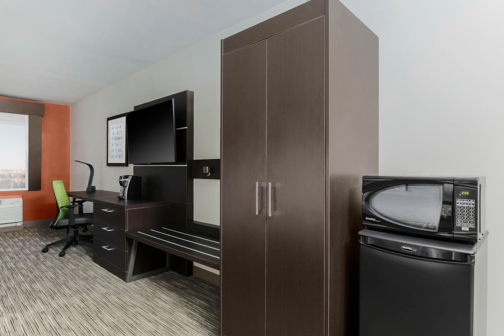 hol inn exp and suites chicago ohare airport