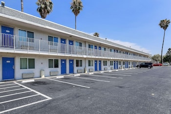 motel 6 pleasanton ca