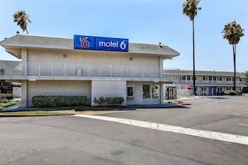 motel 6 pleasanton ca