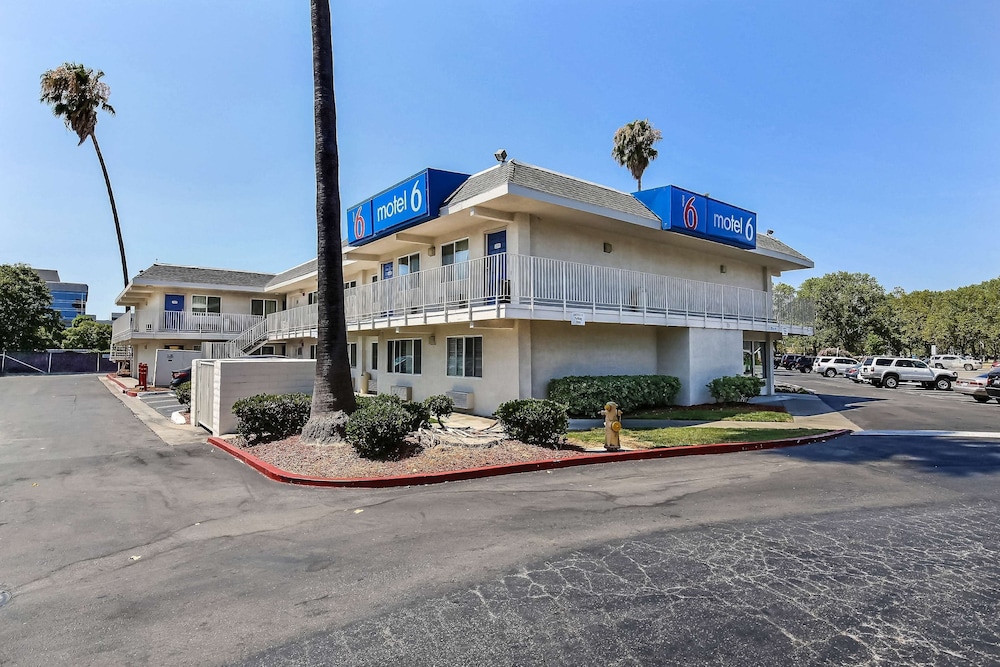 motel 6 pleasanton ca