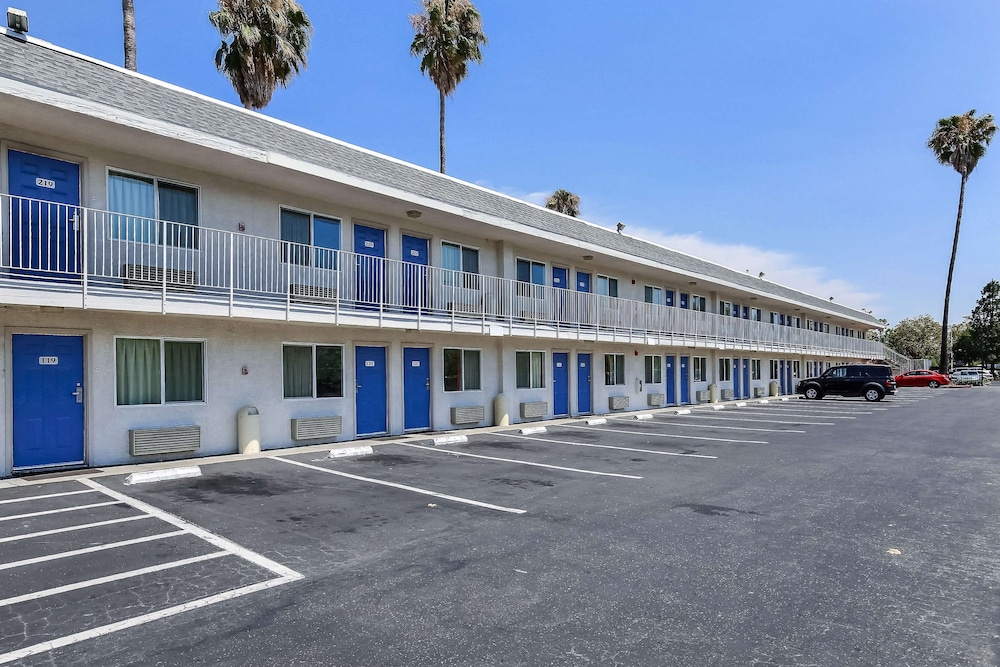 motel 6 pleasanton ca
