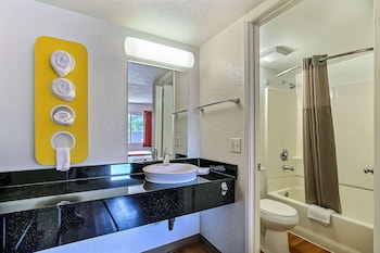 motel 6 pleasanton ca