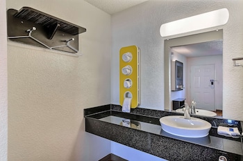 motel 6 pleasanton ca