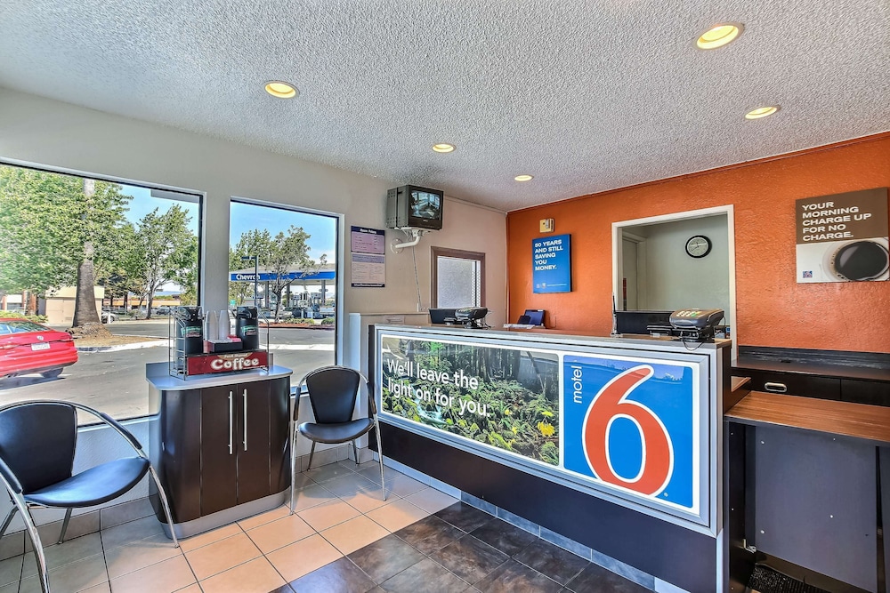 motel 6 pleasanton ca