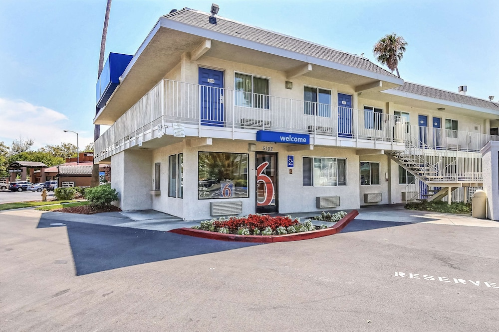 motel 6 pleasanton ca