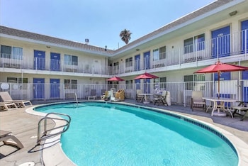 motel 6 pleasanton ca