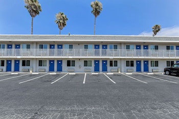 motel 6 pleasanton ca