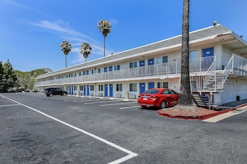 motel 6 pleasanton ca