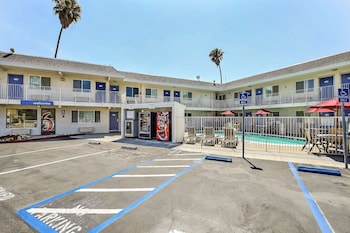 motel 6 pleasanton ca