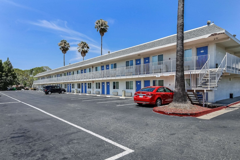 motel 6 pleasanton ca