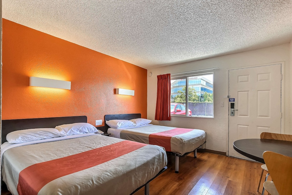 motel 6 pleasanton ca