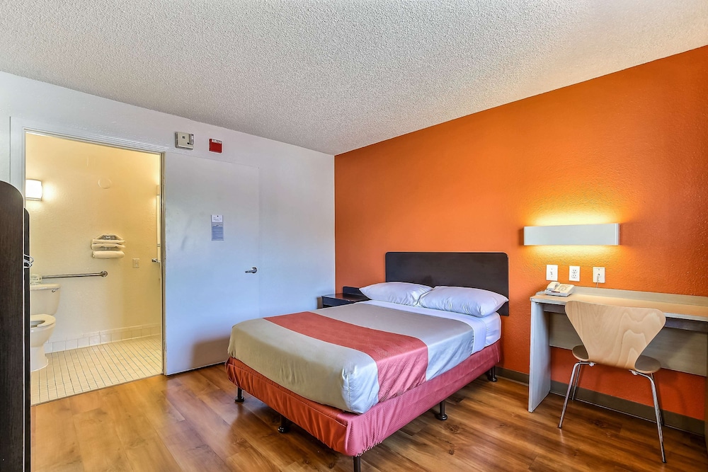 motel 6 pleasanton ca