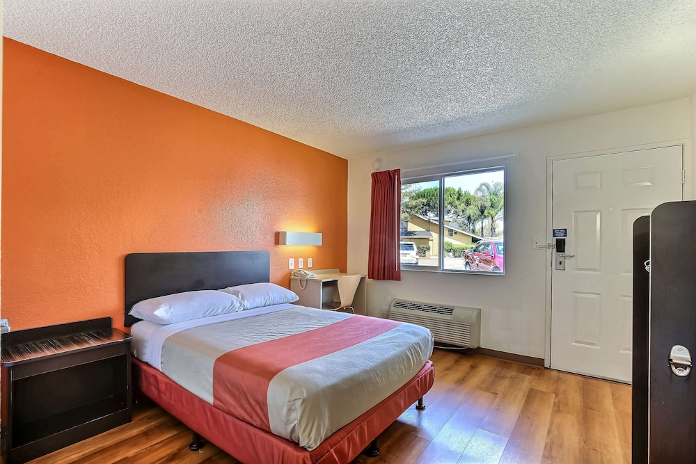 motel 6 pleasanton ca