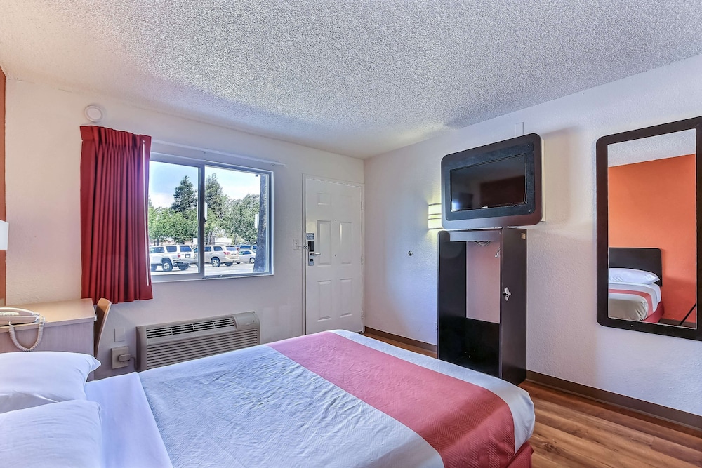 motel 6 pleasanton ca