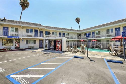 motel 6 pleasanton ca