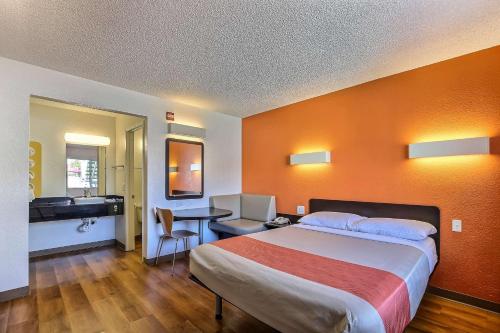 motel 6 pleasanton ca