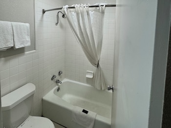 Oyo Hotel Phenix City Central,1700 E Us 280 Bypass,2 star