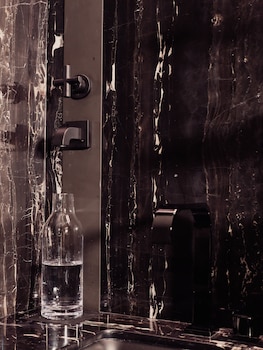 equinox hotel new york