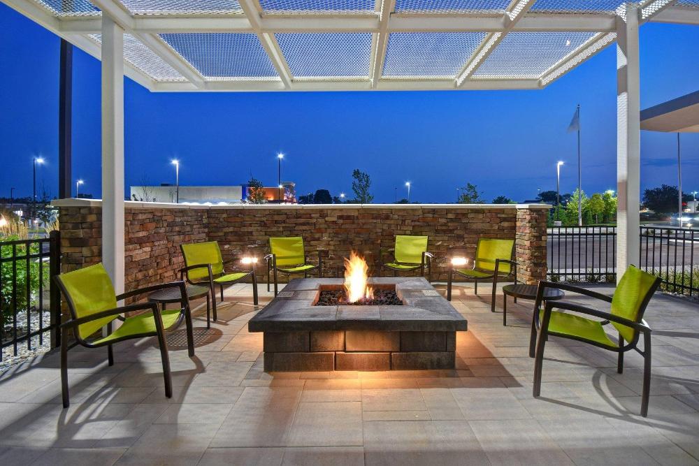 springhill suites by marriott holland