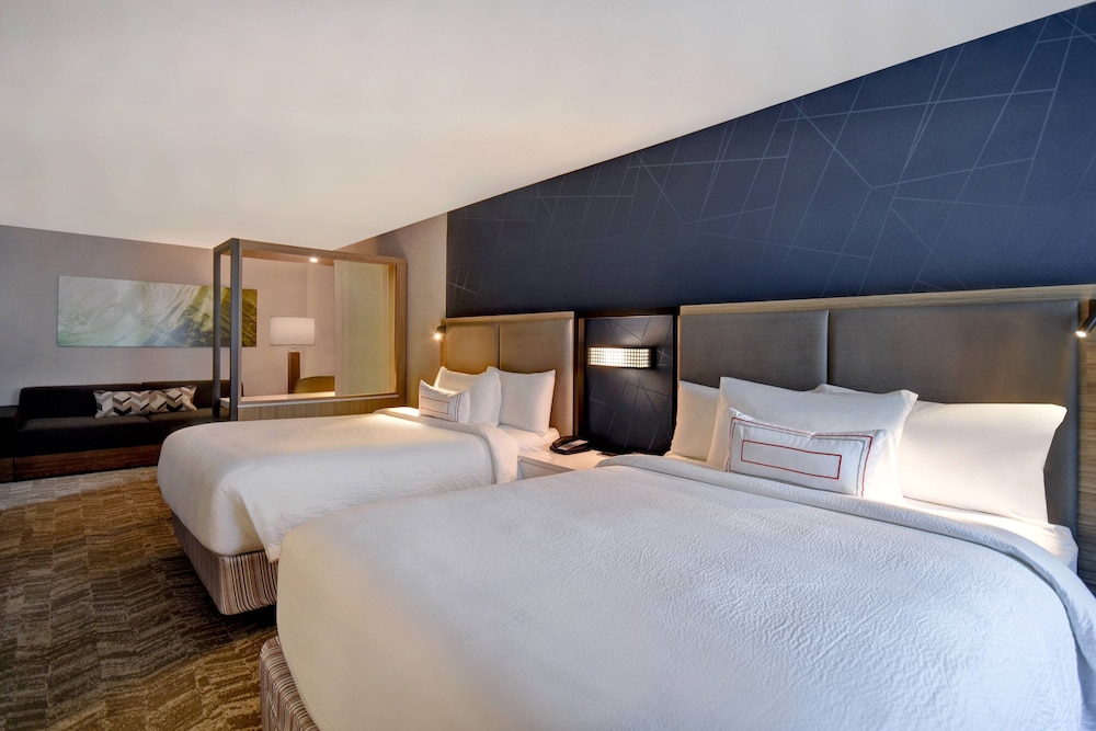 springhill suites by marriott holland