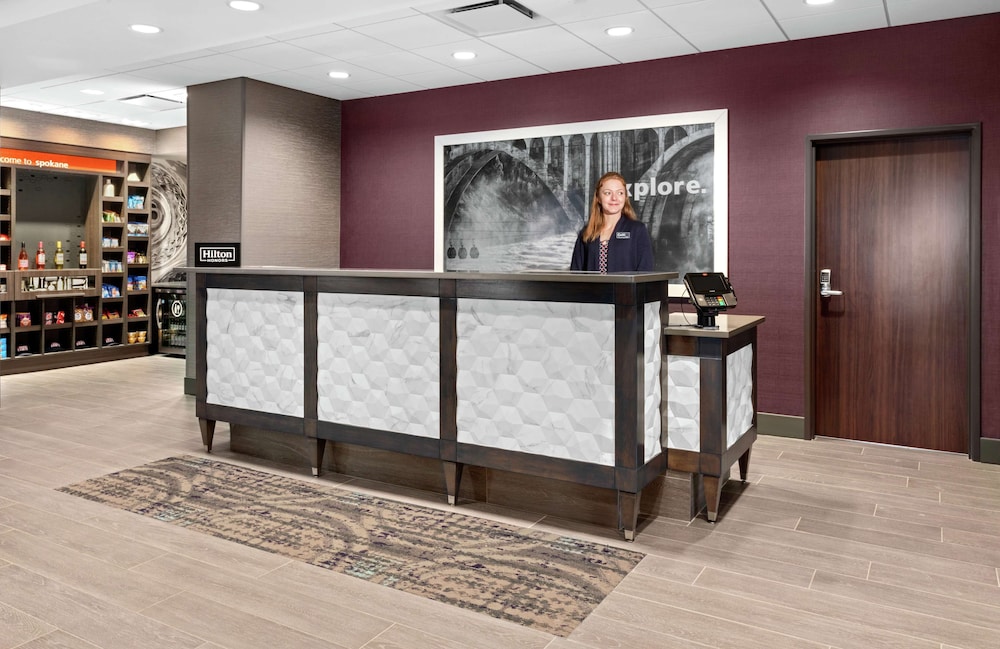hampton inn and suites spokane downtown south