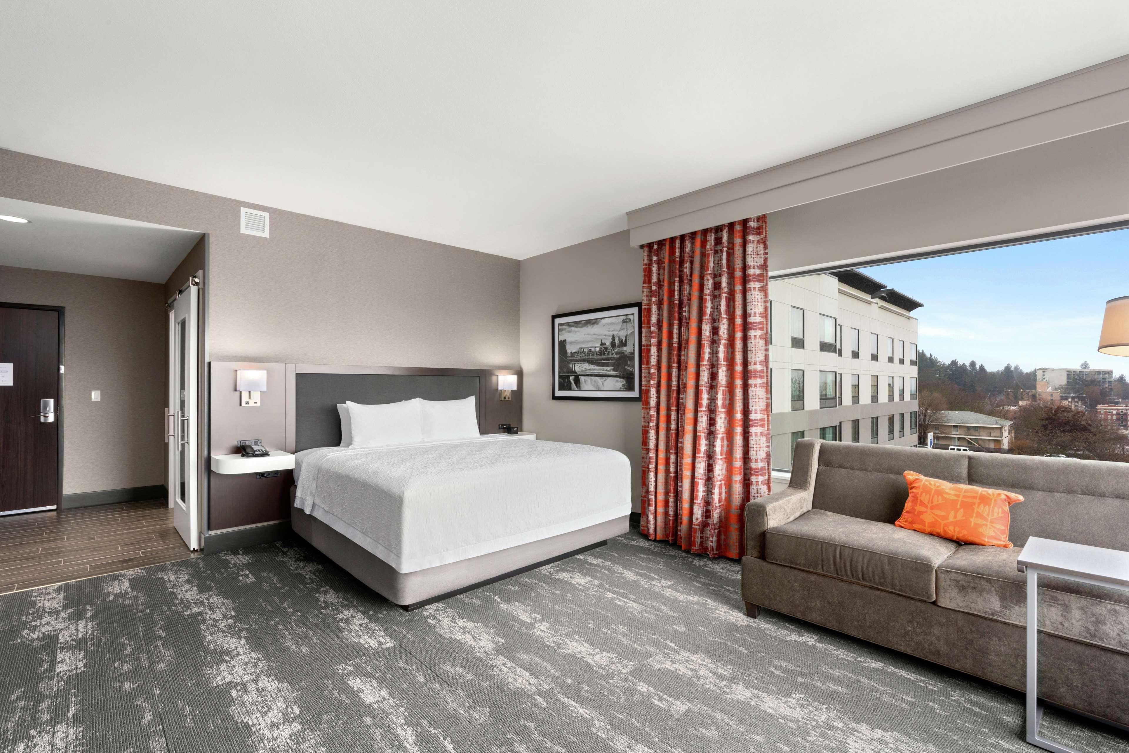 hampton inn and suites spokane downtown south