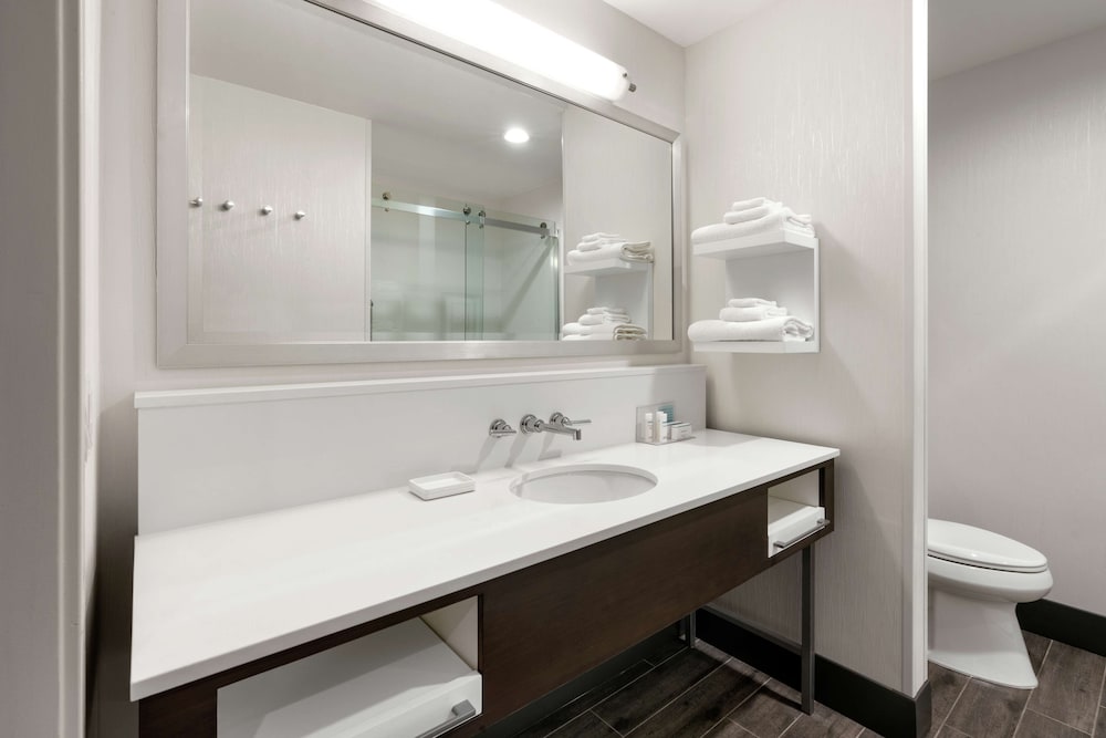 hampton inn and suites spokane downtown south