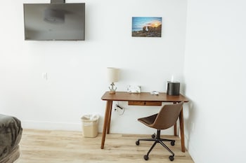 the belmont shore inn