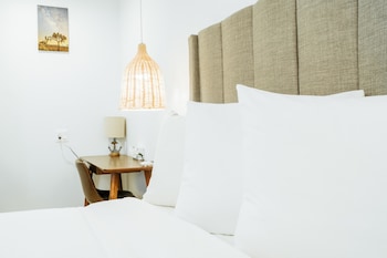 the belmont shore inn