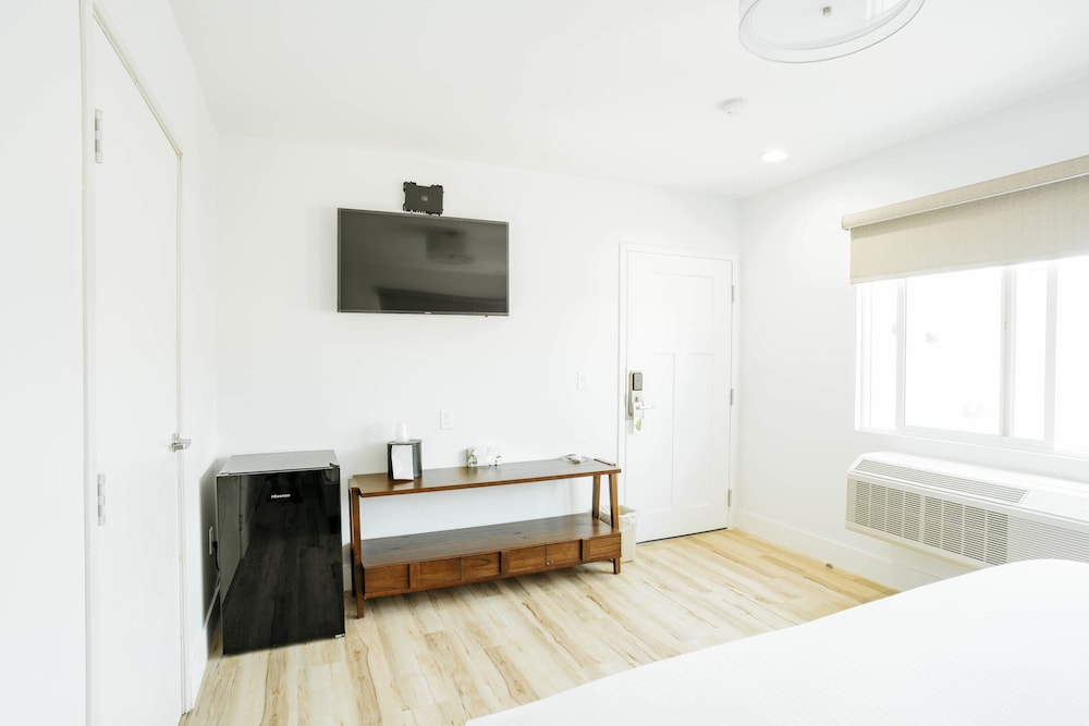 the belmont shore inn