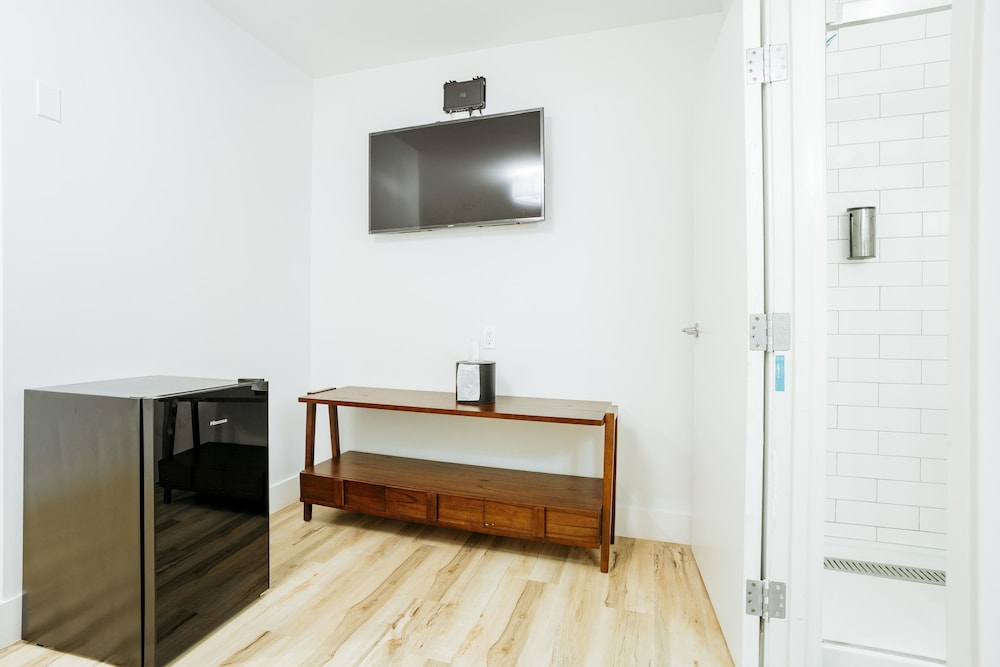 the belmont shore inn