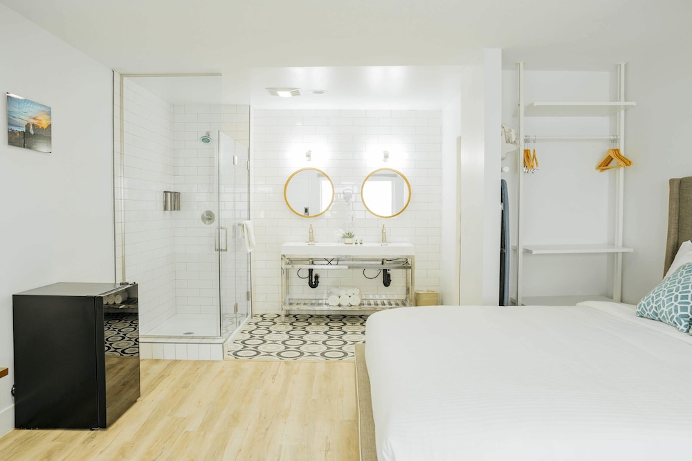 the belmont shore inn