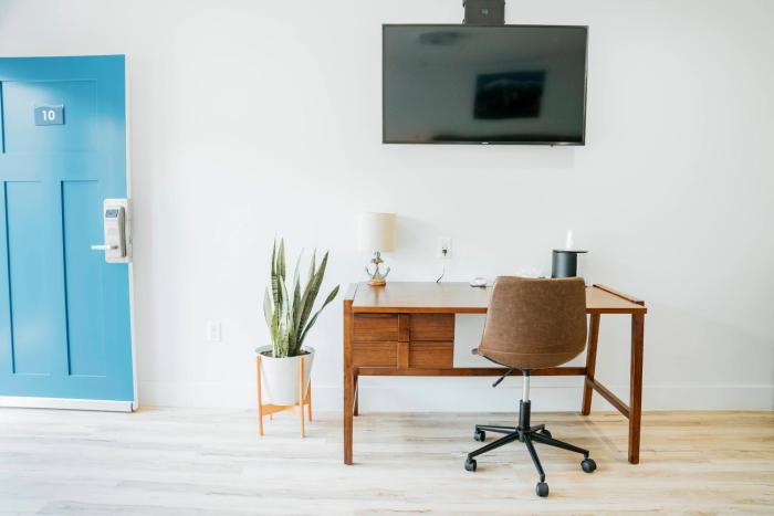 the belmont shore inn