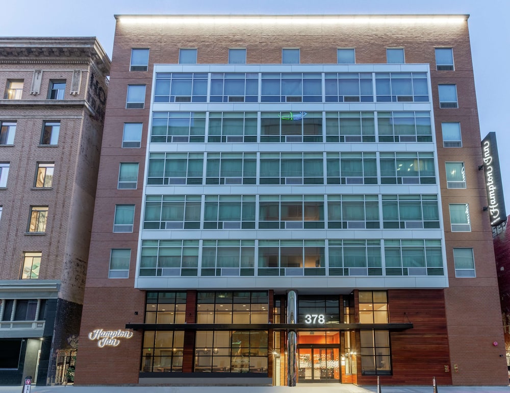 hampton inn oakland downtown city center