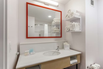 hampton inn oakland downtown city center