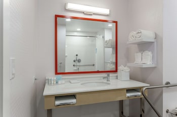 hampton inn oakland downtown city center