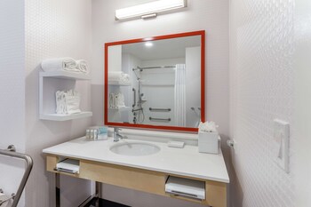 hampton inn oakland downtown city center