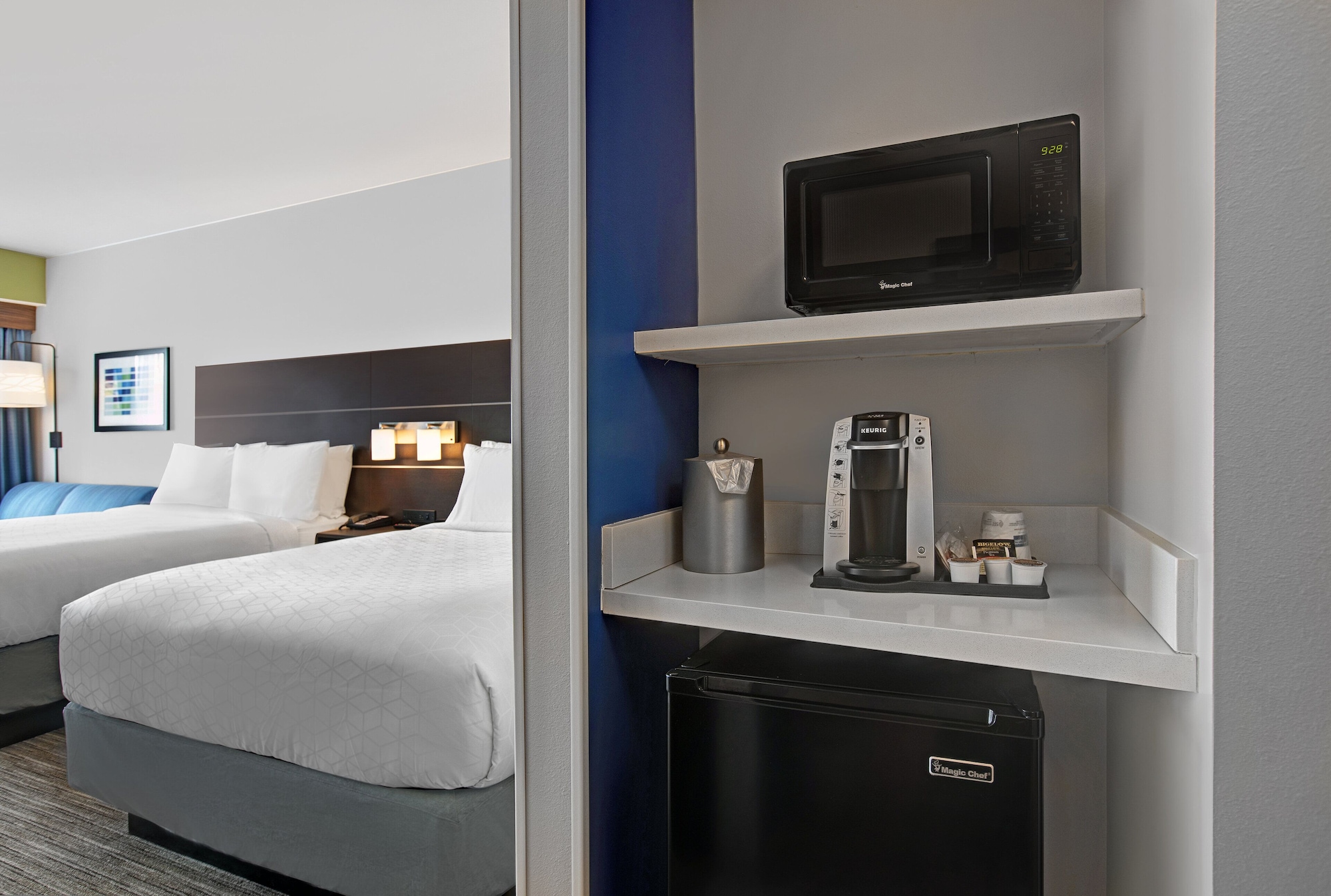 hol inn exp and suites milwaukee brookfield