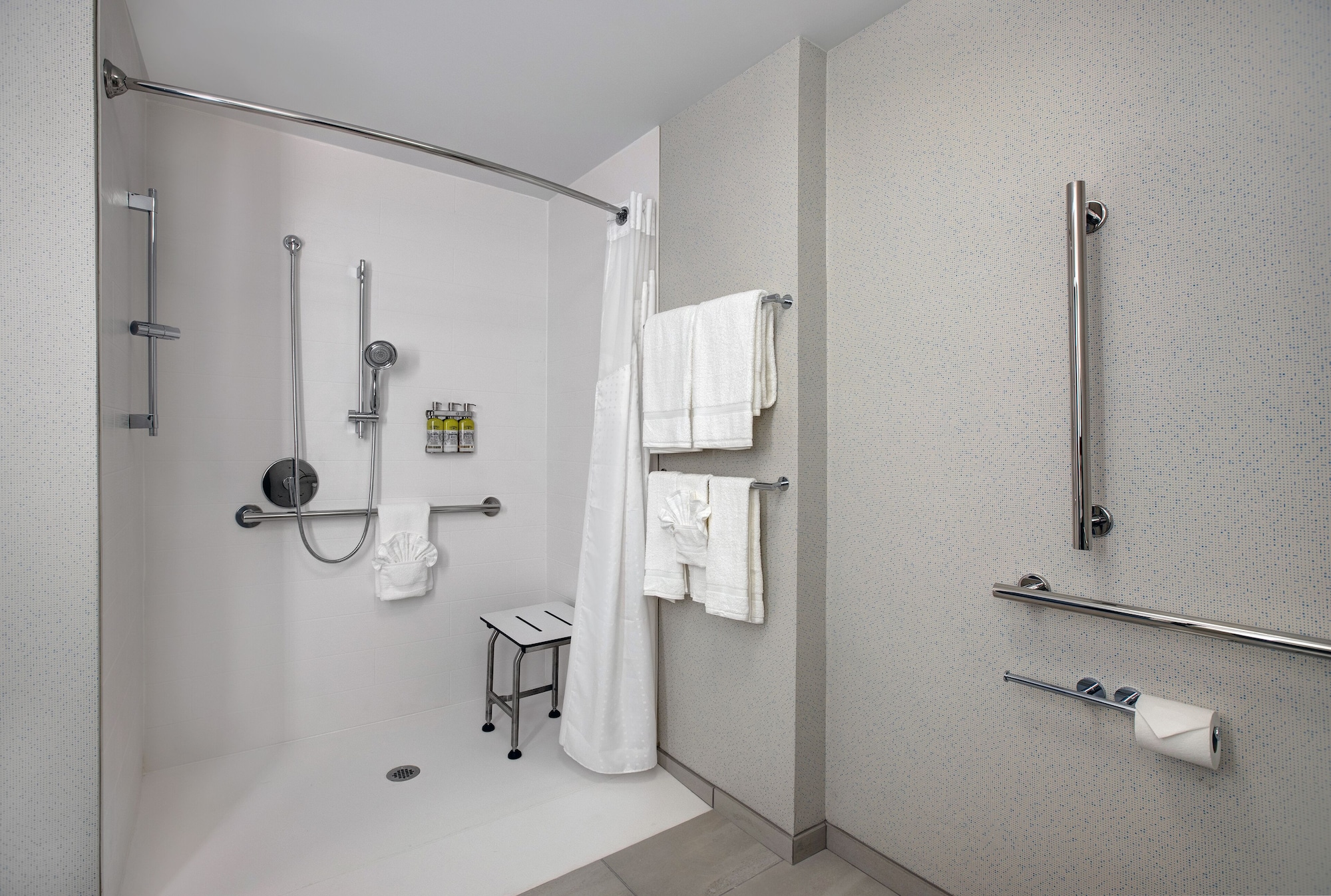 hol inn exp and suites milwaukee brookfield