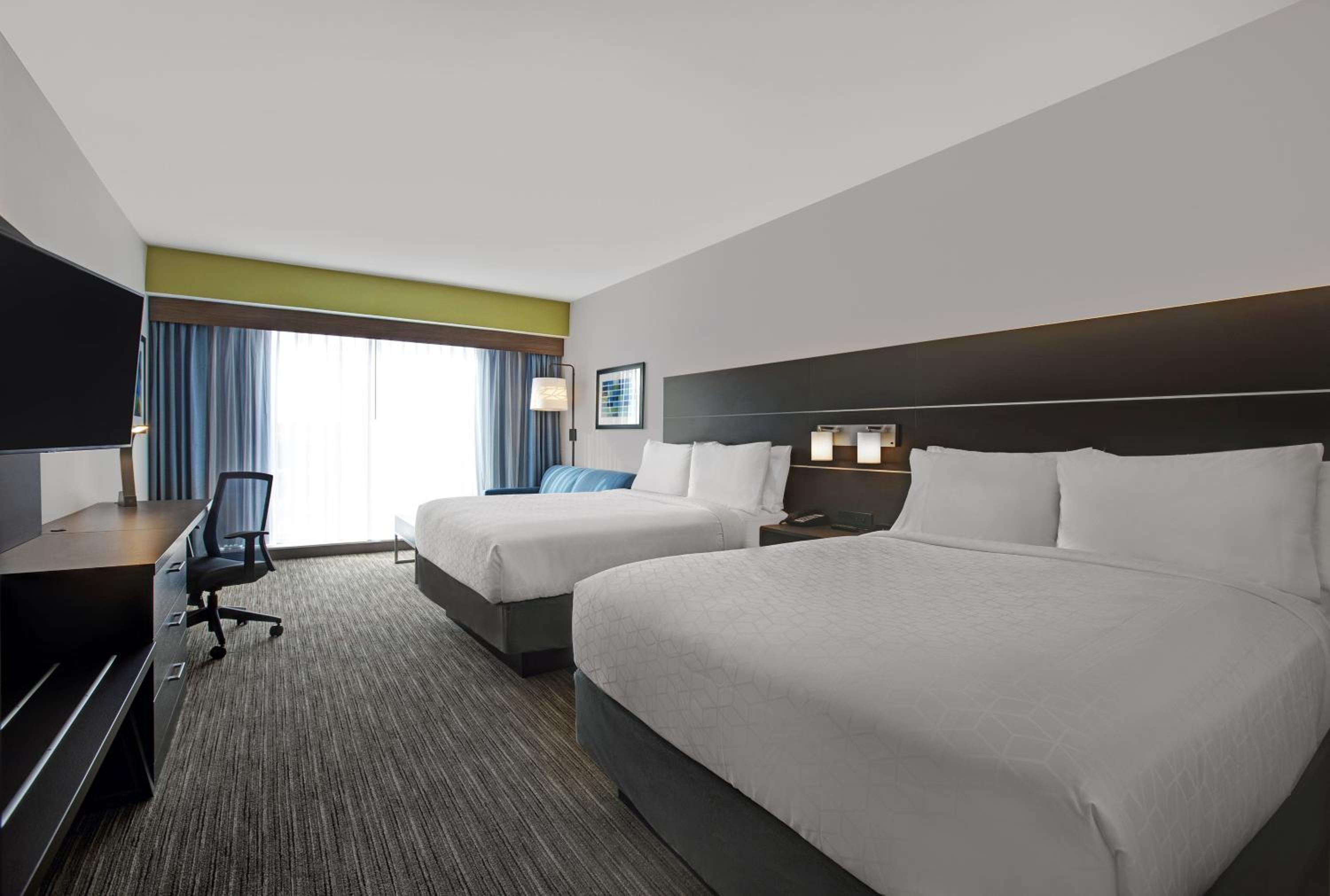 hol inn exp and suites milwaukee brookfield